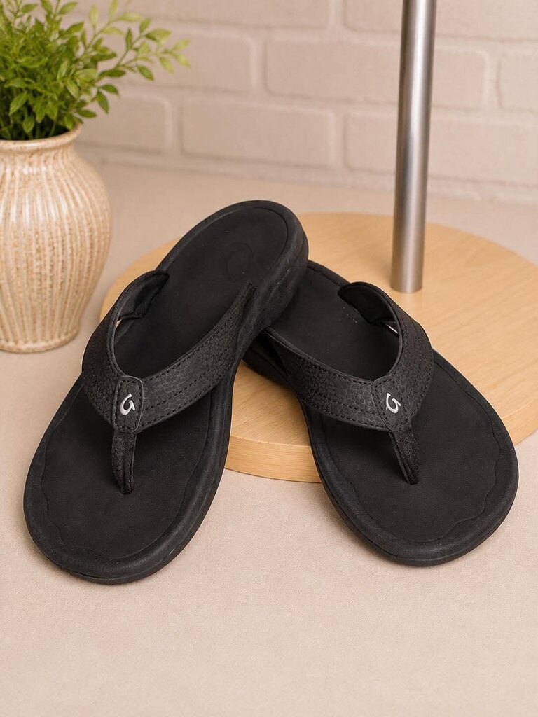 OluKai 'Ohana Flip Flops SIZE 7 (Retail $80)