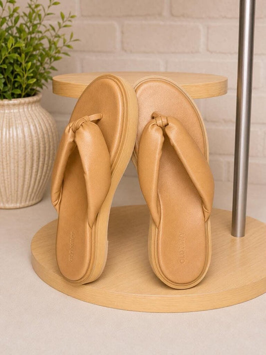Old Navy Tan Thong Sandals Size 9