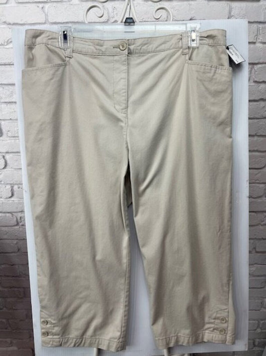 Button Detail Capri Pants