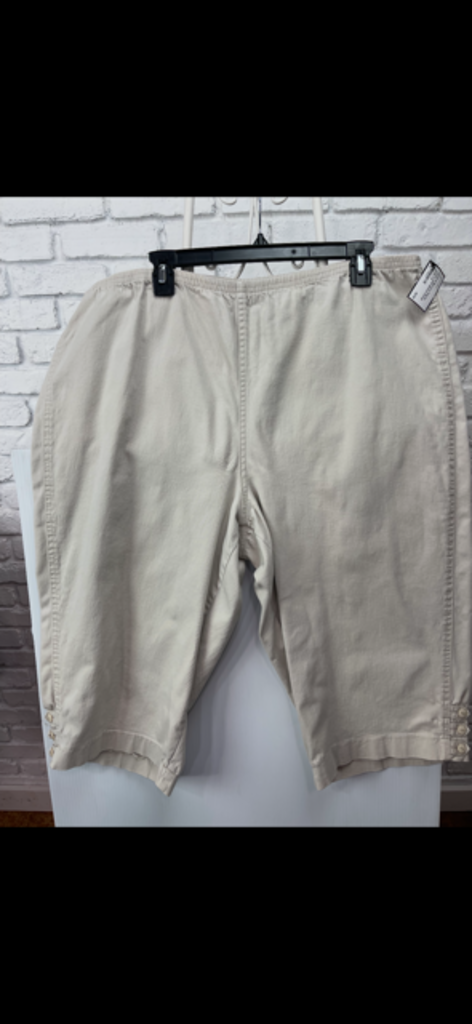 Pull-On Capris with Button Detail