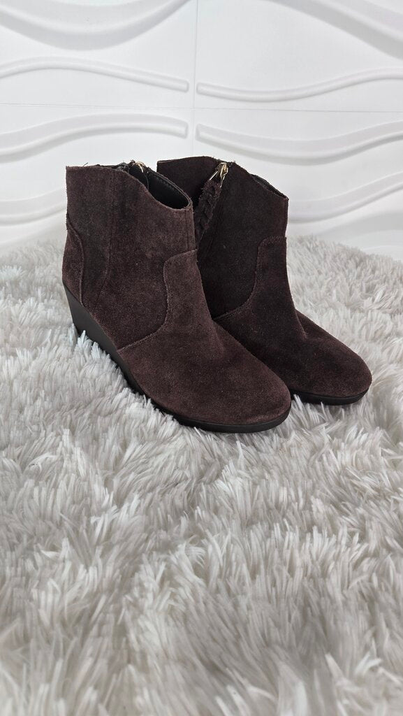 Crocs Brown Suede Booties Size 7 Retail $69.99