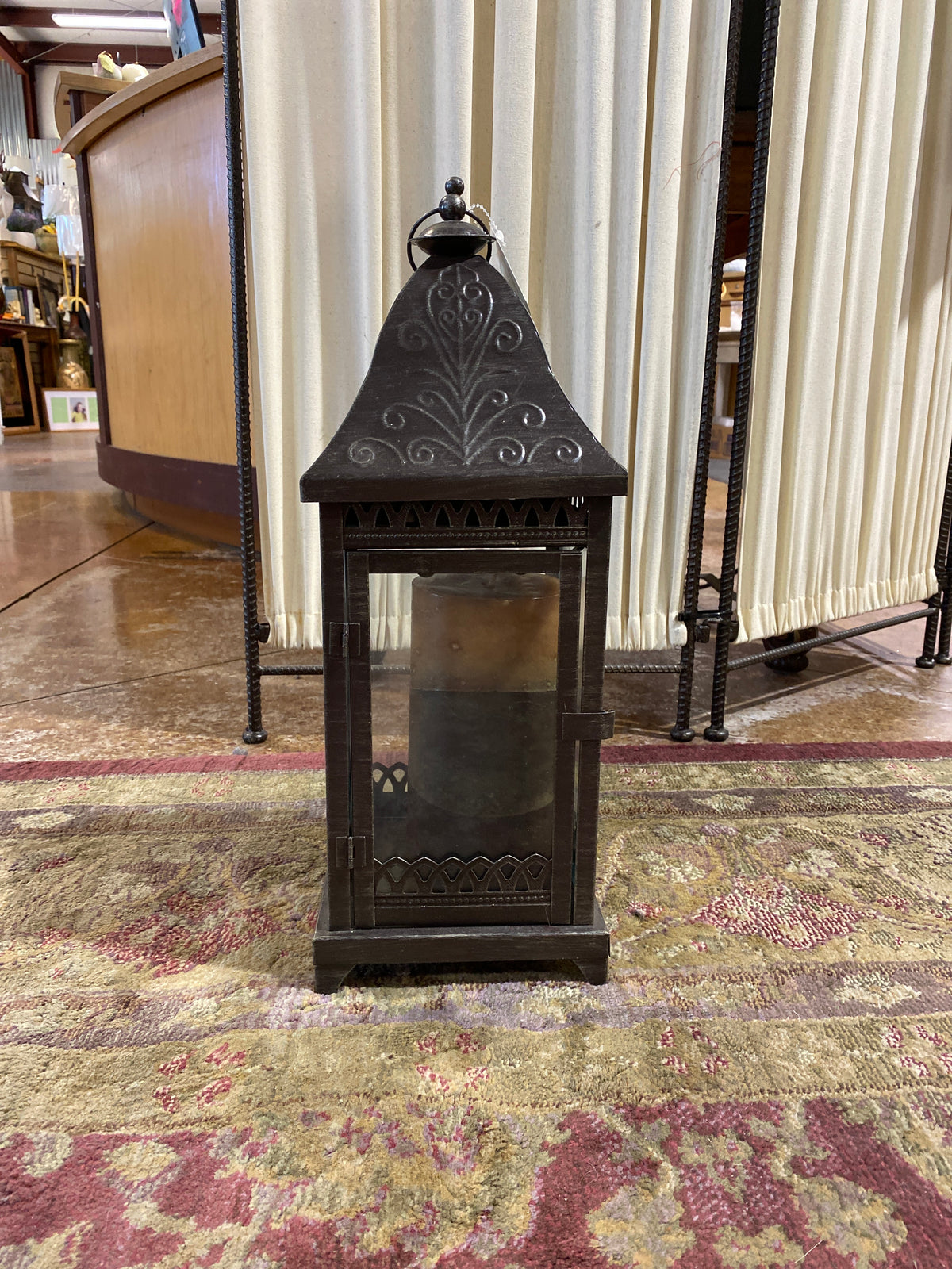 Candle & Lantern.